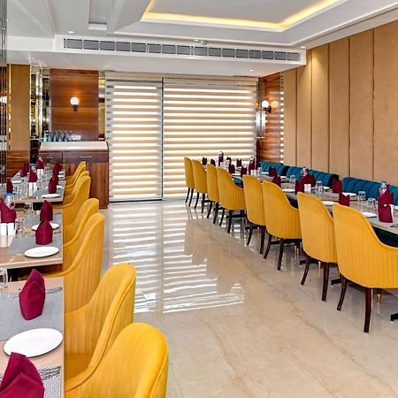 Hotel Classio Royale Amritsar Exteriör bild