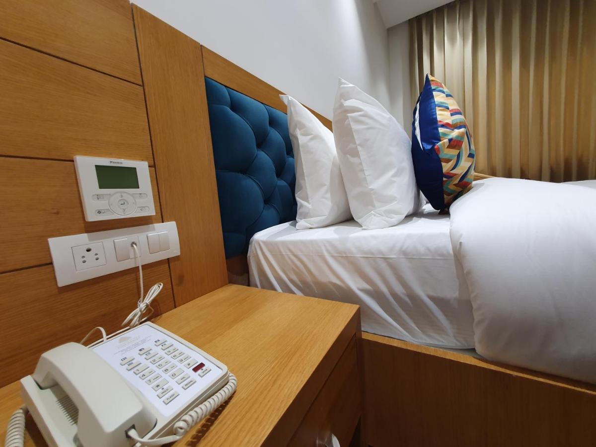 Hotel Classio Royale Amritsar Exteriör bild