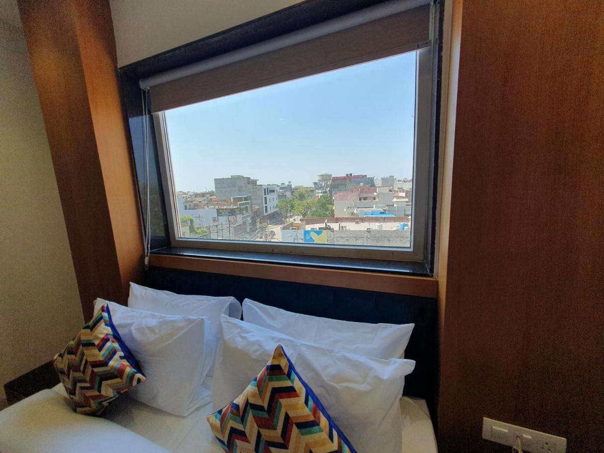 Hotel Classio Royale Amritsar Exteriör bild