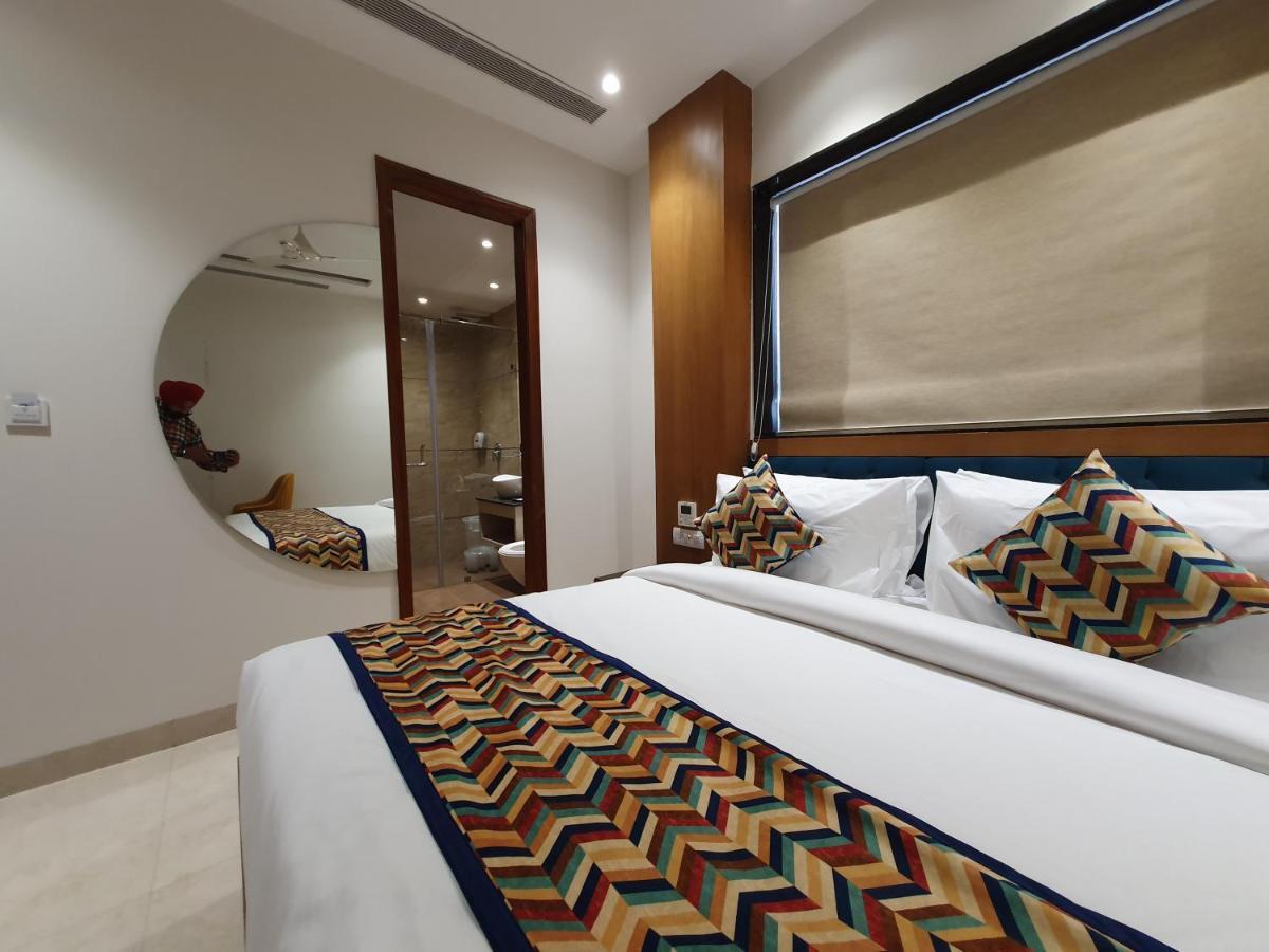 Hotel Classio Royale Amritsar Exteriör bild