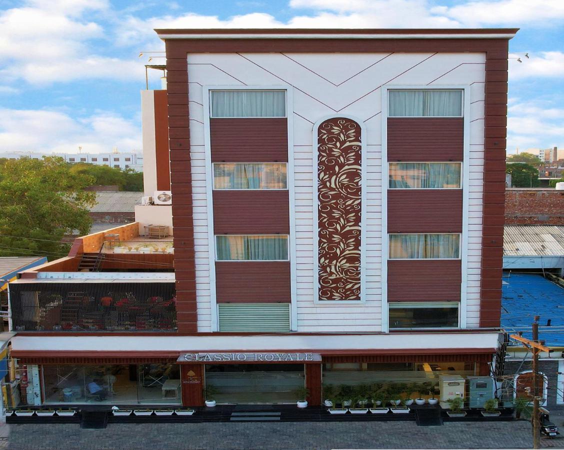 Hotel Classio Royale Amritsar Exteriör bild