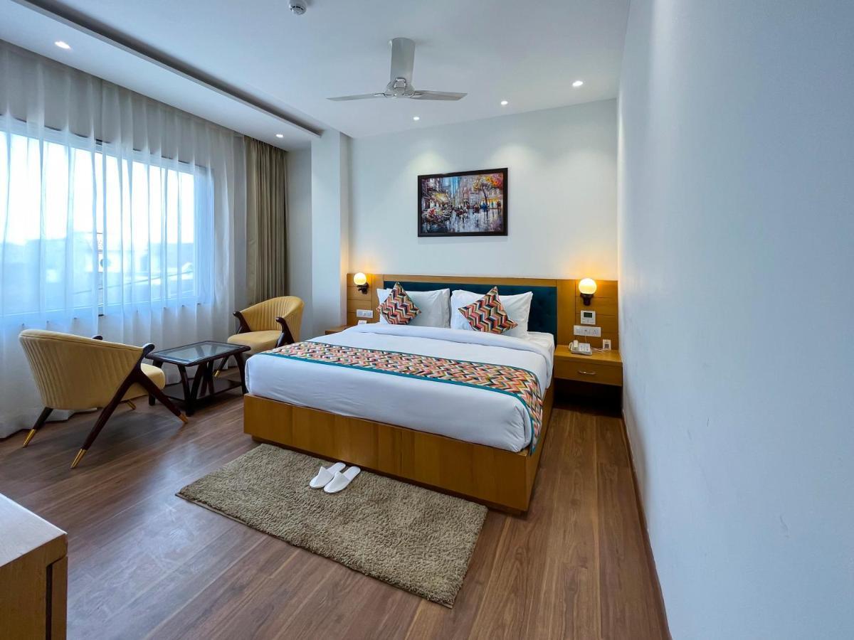 Hotel Classio Royale Amritsar Exteriör bild