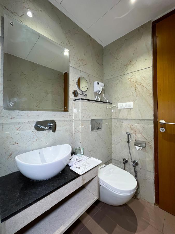 Hotel Classio Royale Amritsar Exteriör bild