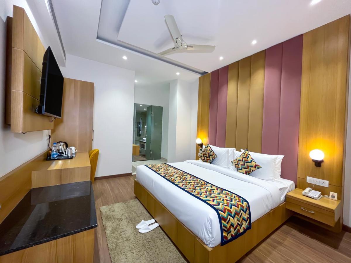 Hotel Classio Royale Amritsar Exteriör bild