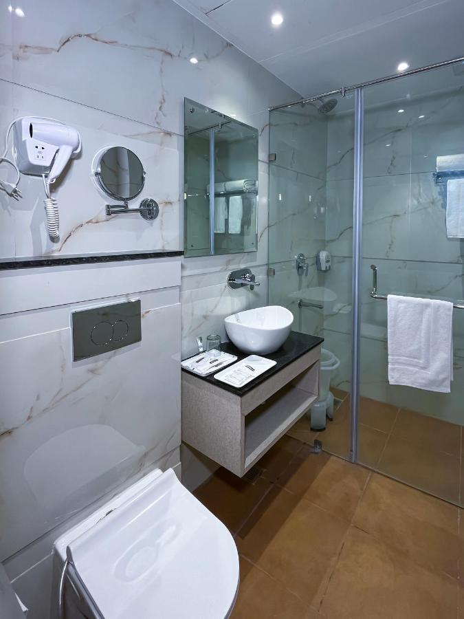 Hotel Classio Royale Amritsar Exteriör bild