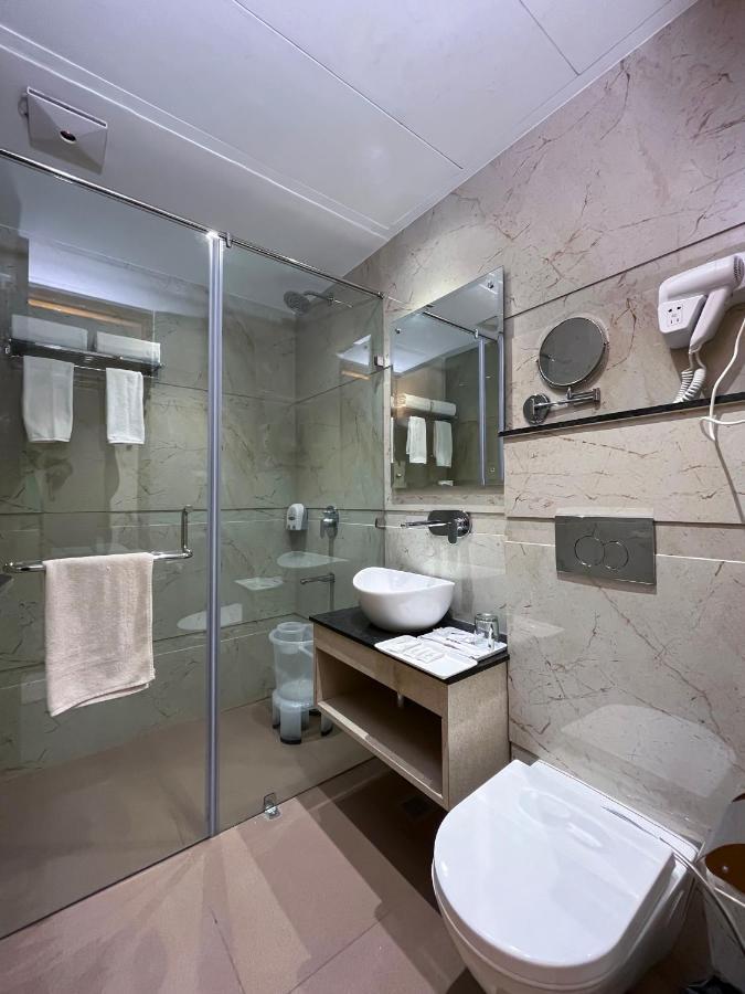 Hotel Classio Royale Amritsar Exteriör bild